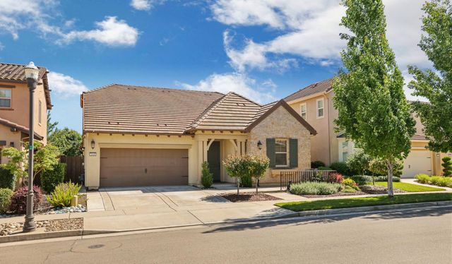 2640 Tiffany St, Lodi, CA 95242