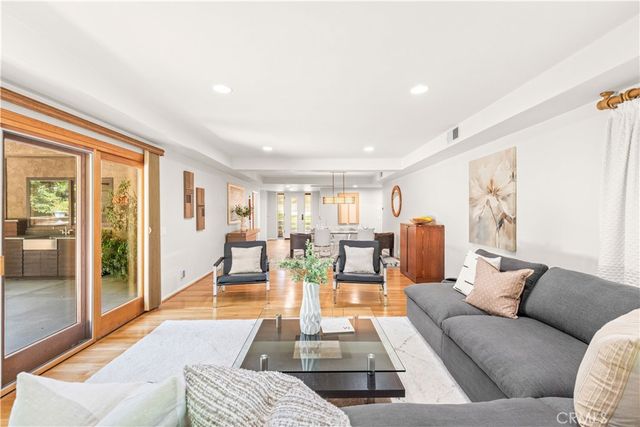 2275 N La Paz, Claremont, CA 91711