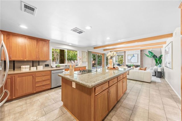 2275 N La Paz, Claremont, CA 91711
