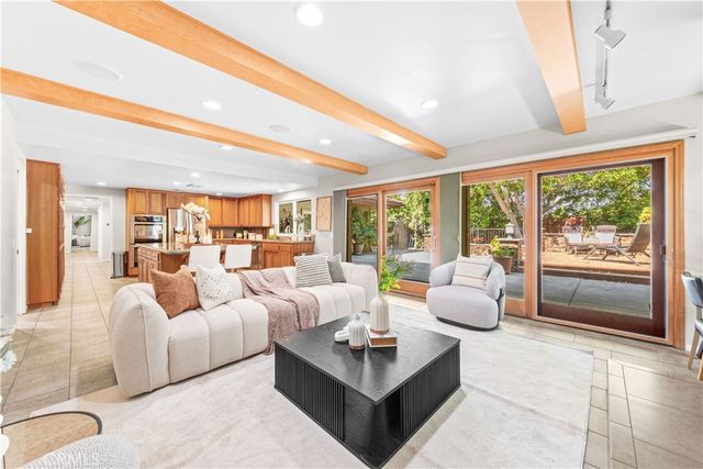 2275 N La Paz, Claremont, CA 91711