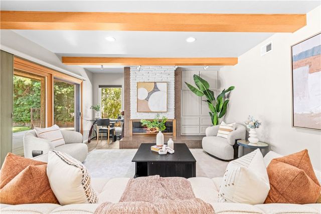 2275 N La Paz, Claremont, CA 91711