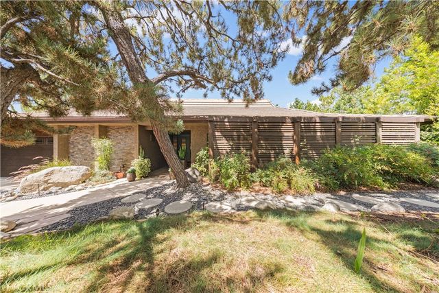 2275 N La Paz, Claremont, CA 91711