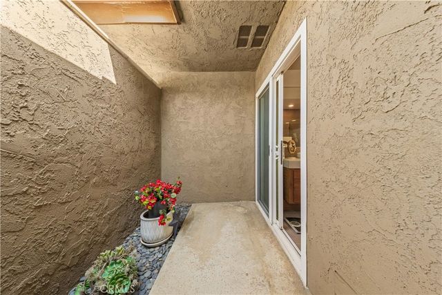2275 N La Paz, Claremont, CA 91711