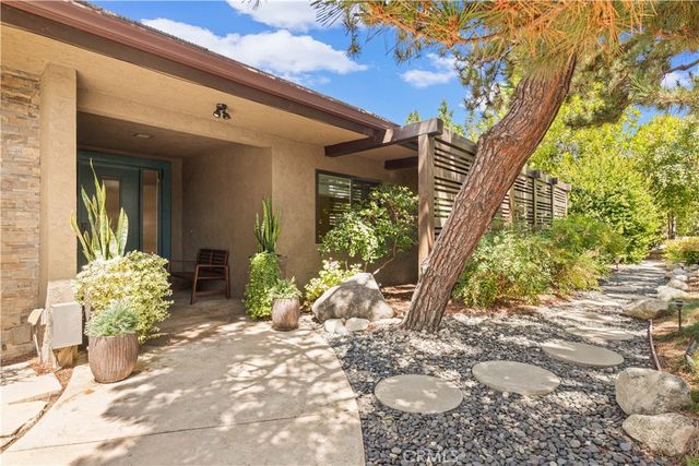 2275 N La Paz, Claremont, CA 91711