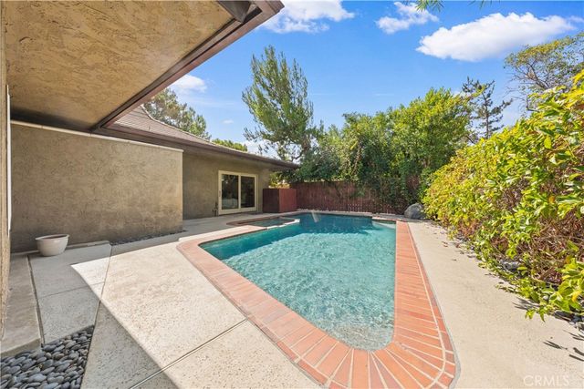 2275 N La Paz, Claremont, CA 91711