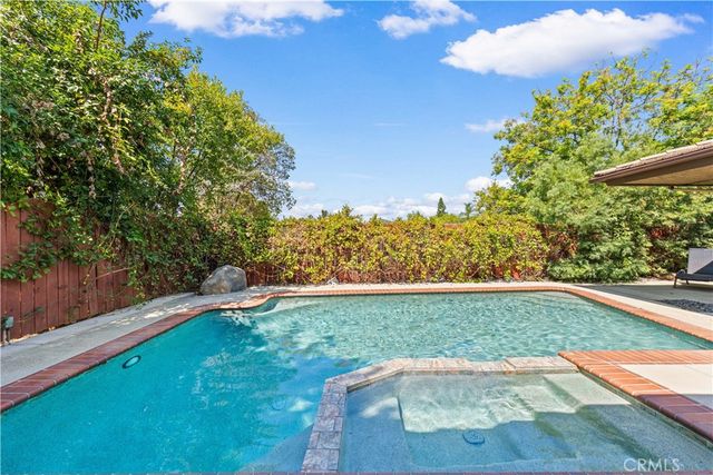 2275 N La Paz, Claremont, CA 91711