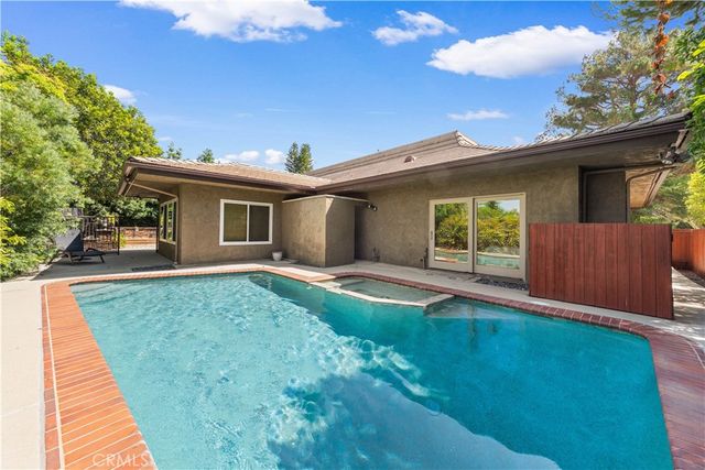 2275 N La Paz, Claremont, CA 91711
