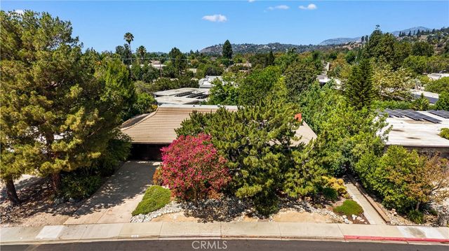 2275 N La Paz, Claremont, CA 91711