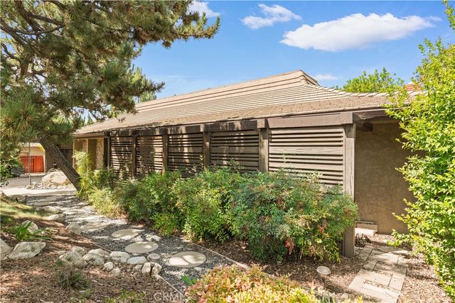 2275 N La Paz, Claremont, CA 91711