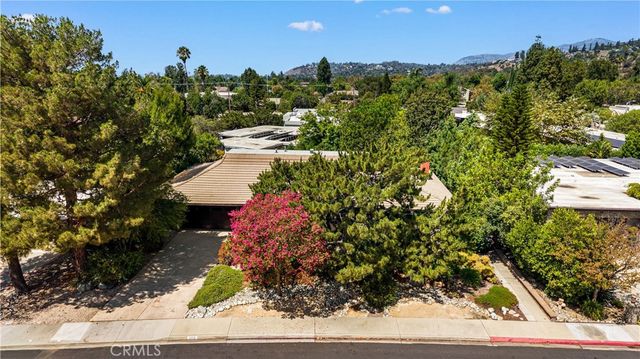 2275 N La Paz, Claremont, CA 91711