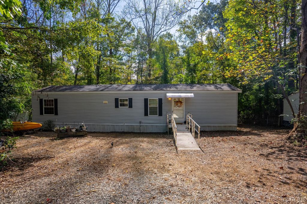 105 Whisperridge Court, Moneta, VA 24121
