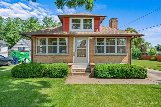 746 Parkway Avenue, Elgin, IL 60120