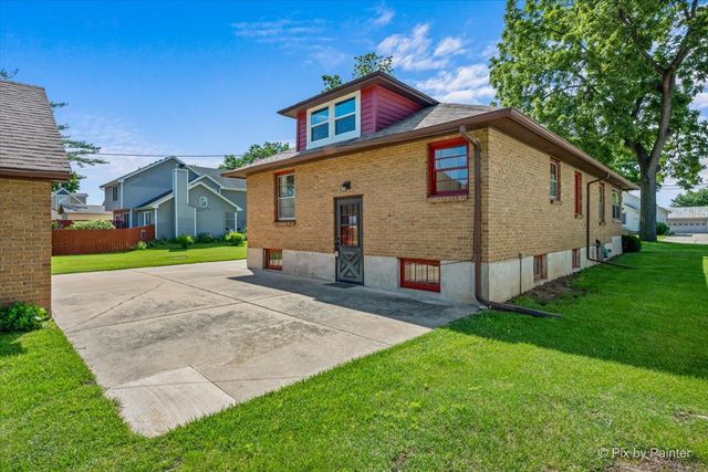 746 Parkway Avenue, Elgin, IL 60120