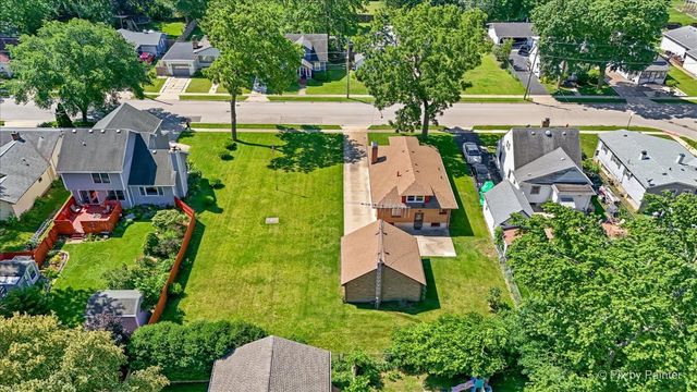 746 Parkway Avenue, Elgin, IL 60120
