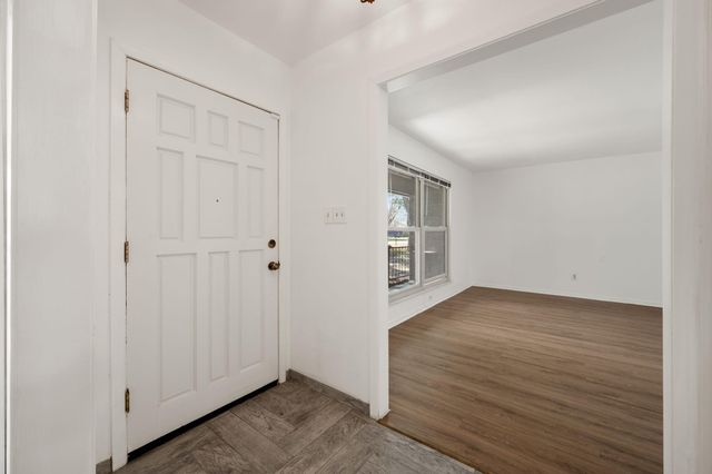 1400 Summit CIR, Taylor, TX 76574