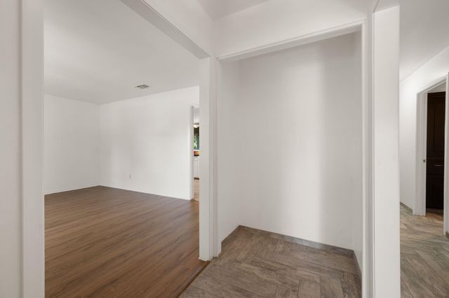 1400 Summit CIR, Taylor, TX 76574