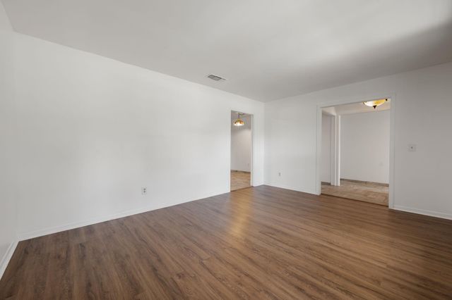 1400 Summit CIR, Taylor, TX 76574