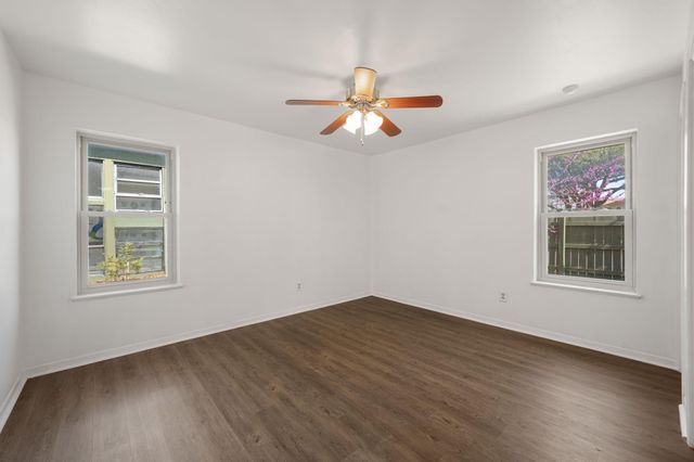 1400 Summit CIR, Taylor, TX 76574