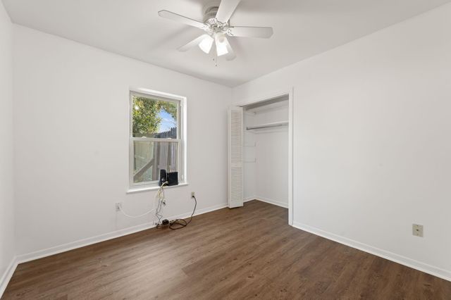 1400 Summit CIR, Taylor, TX 76574