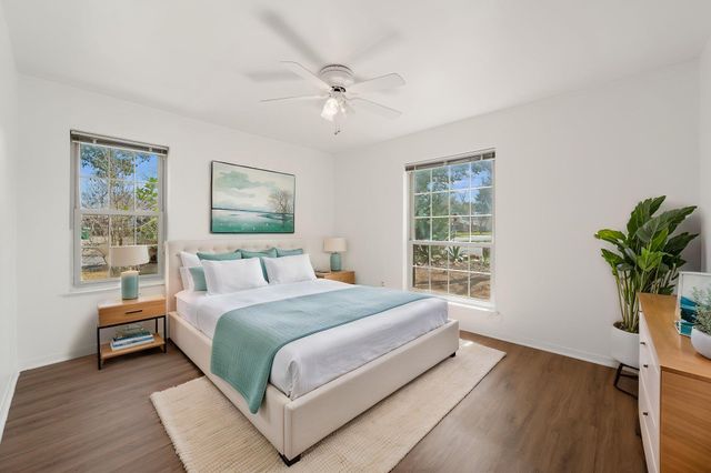 1400 Summit CIR, Taylor, TX 76574