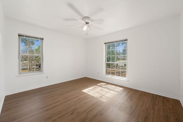 1400 Summit CIR, Taylor, TX 76574