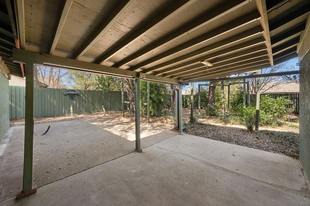 1400 Summit CIR, Taylor, TX 76574