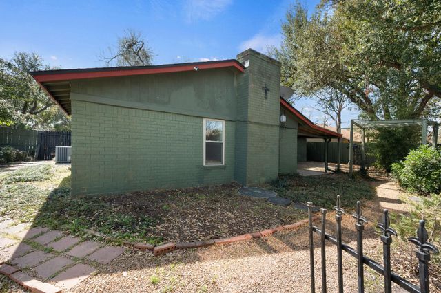 1400 Summit CIR, Taylor, TX 76574