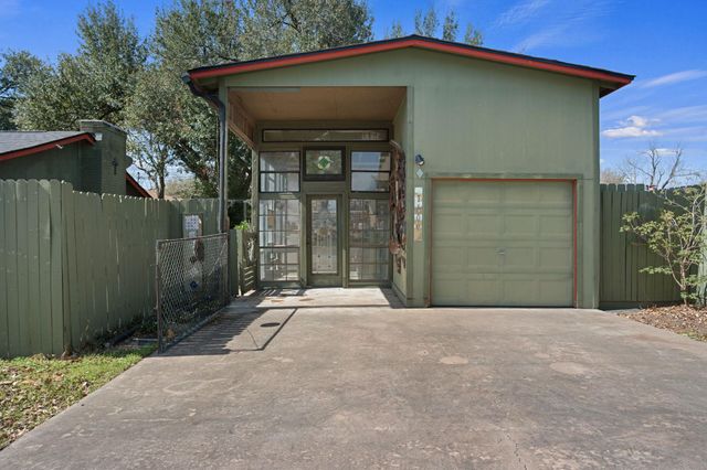 1400 Summit CIR, Taylor, TX 76574