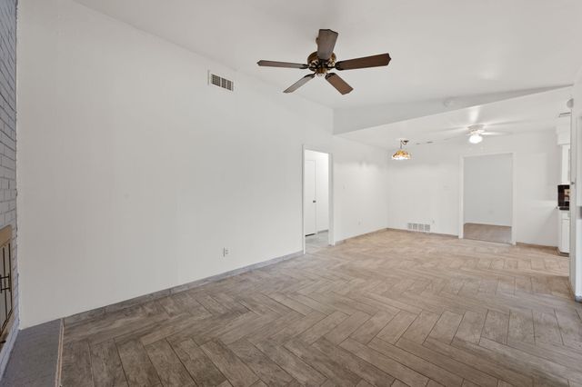 1400 Summit CIR, Taylor, TX 76574