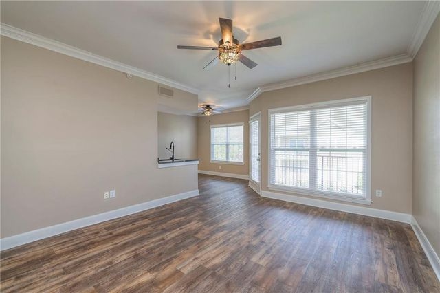 11614 Tomahawk Creek Parkway I, Leawood, KS 66211