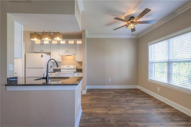 11614 Tomahawk Creek Parkway I, Leawood, KS 66211