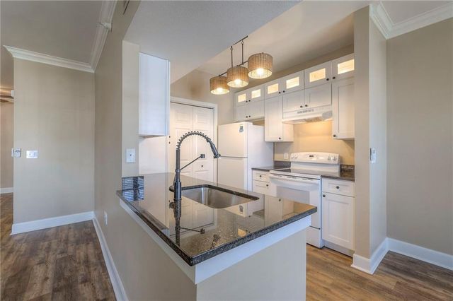 11614 Tomahawk Creek Parkway I, Leawood, KS 66211