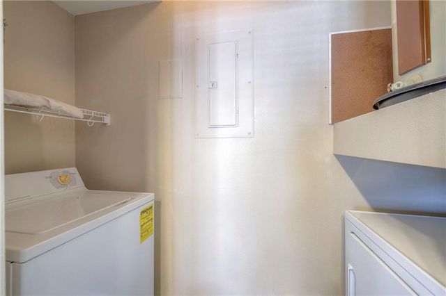 11614 Tomahawk Creek Parkway I, Leawood, KS 66211