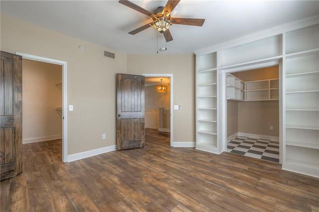 11614 Tomahawk Creek Parkway I, Leawood, KS 66211