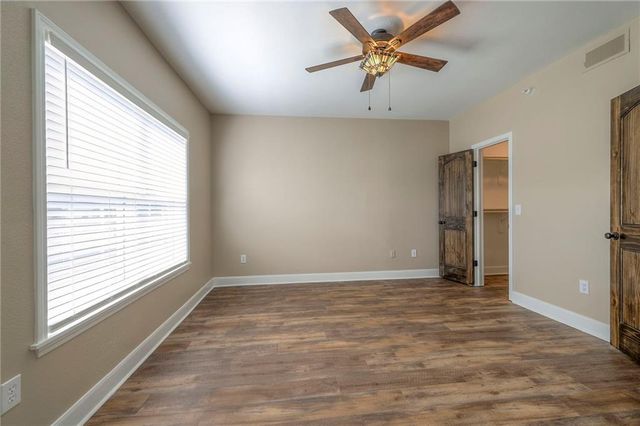 11614 Tomahawk Creek Parkway I, Leawood, KS 66211