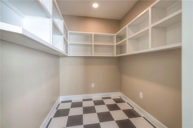 11614 Tomahawk Creek Parkway I, Leawood, KS 66211