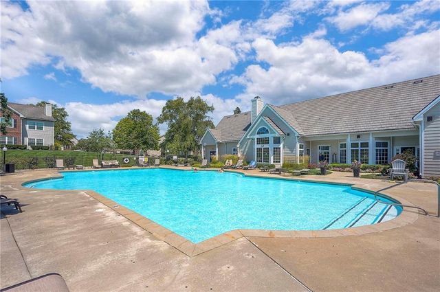 11614 Tomahawk Creek Parkway I, Leawood, KS 66211