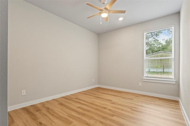 240 Shadow Oak DR, Bastrop, TX 78602