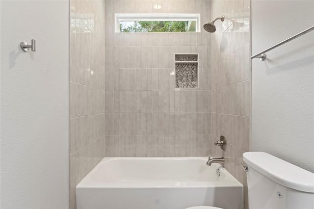 240 Shadow Oak DR, Bastrop, TX 78602