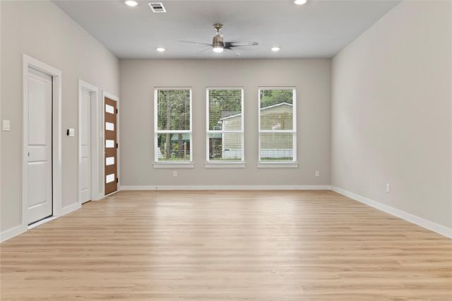 240 Shadow Oak DR, Bastrop, TX 78602