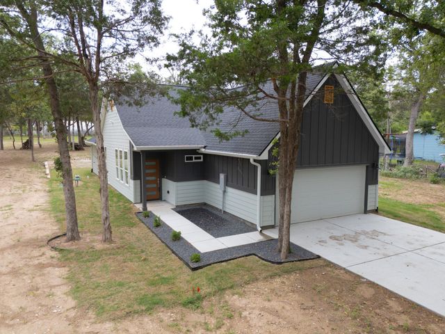 240 Shadow Oak DR, Bastrop, TX 78602