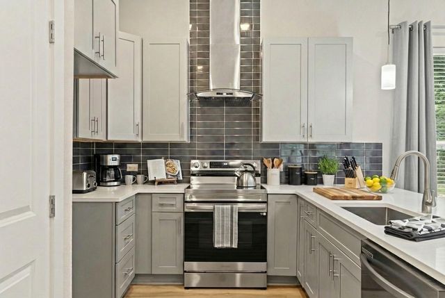 240 Shadow Oak DR, Bastrop, TX 78602