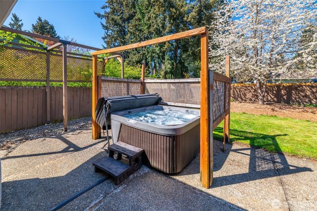 16020 70th Avenue E, Puyallup, WA 98375