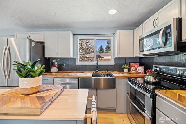 16020 70th Avenue E, Puyallup, WA 98375