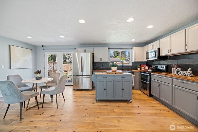 16020 70th Avenue E, Puyallup, WA 98375