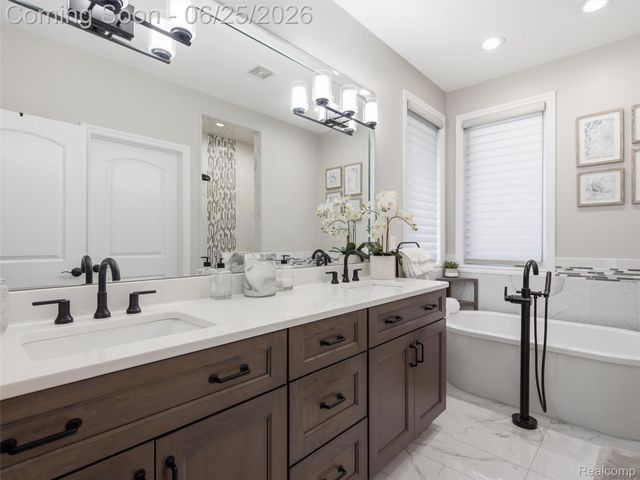60778 Forest Creek Drive, Washington Township, MI 48094