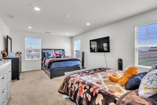 1807 W Woodward Ave, Manteca, CA 95337