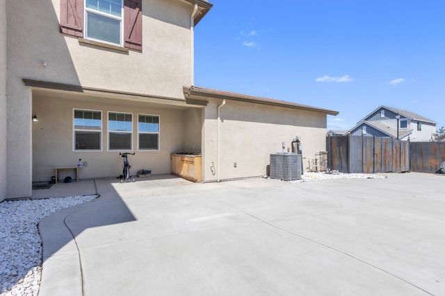1807 W Woodward Ave, Manteca, CA 95337