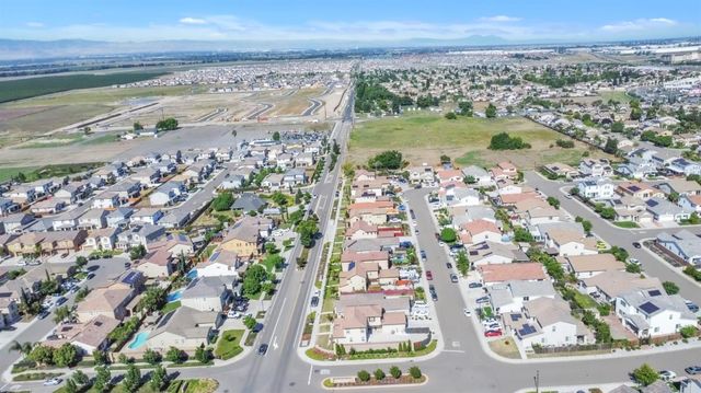 1807 W Woodward Ave, Manteca, CA 95337