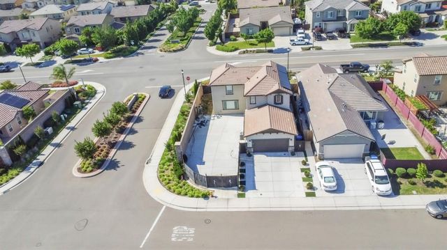 1807 W Woodward Ave, Manteca, CA 95337